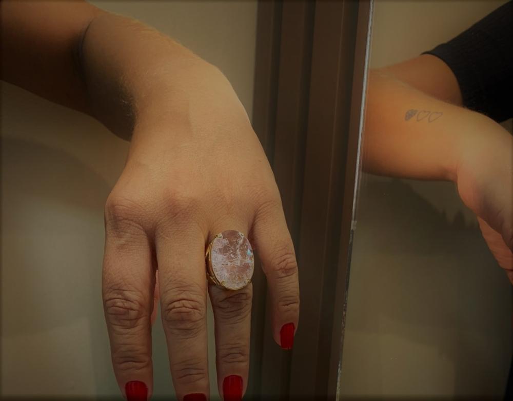 anel  quatro garras com pedra cristal rosa