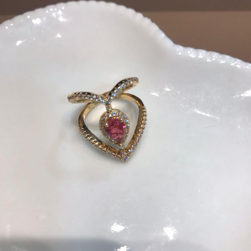 anel estilo coração cravejado e cristal vermelho