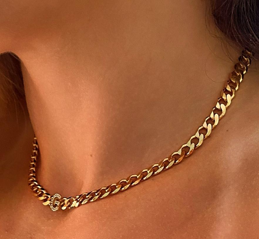 colar grumet  letra  R  cravejada