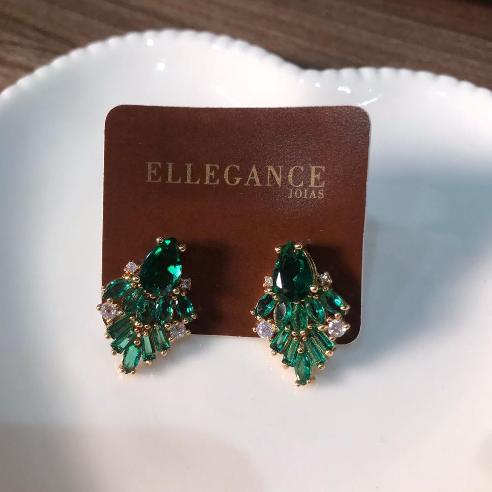 brinco cristal esmeralda com dois ponto de luz
