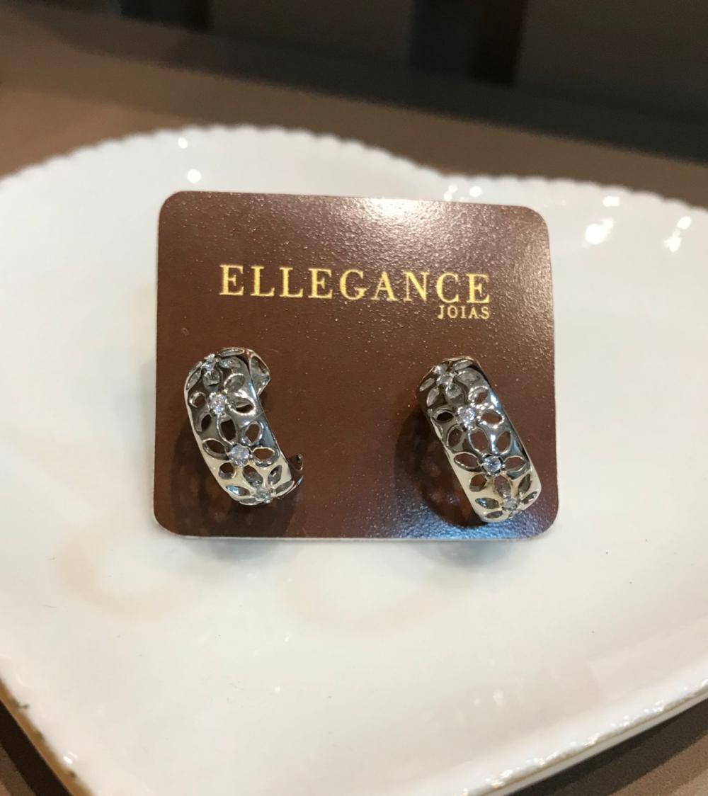 Brinco meia argolinha com detalhes de flores cristal