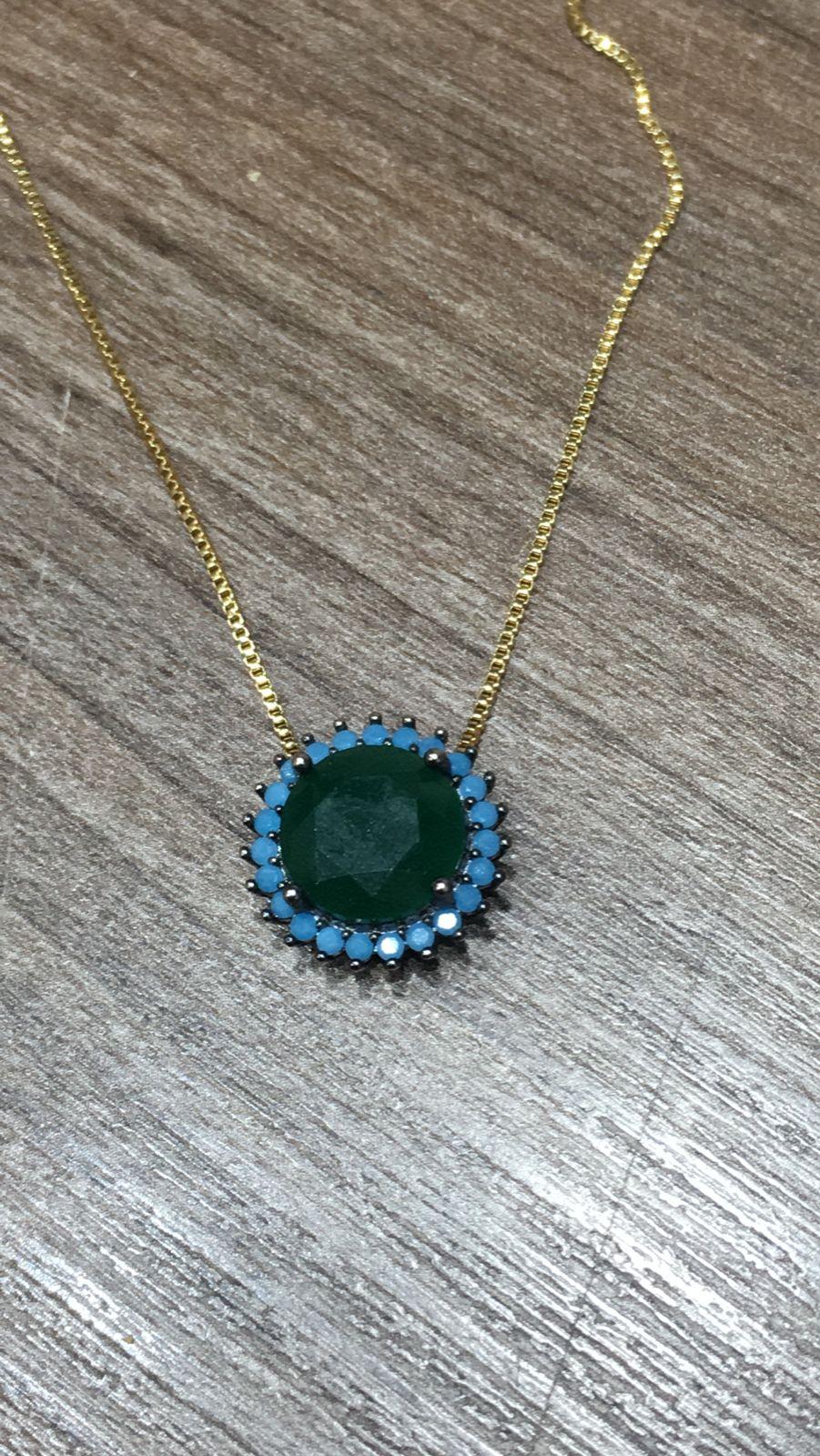 colar cristal verde redondo com detalhe azul