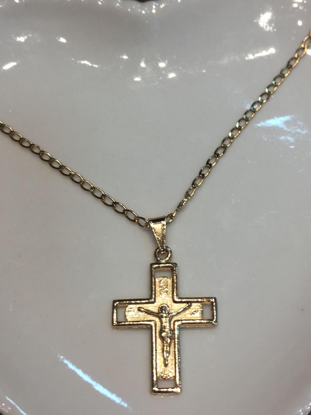 colar cruz com jesus no centro