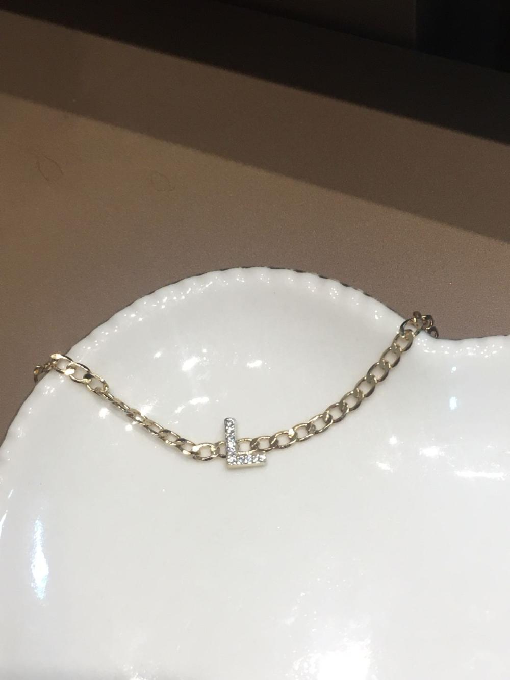 pulseira letra do alfabeto com cristal