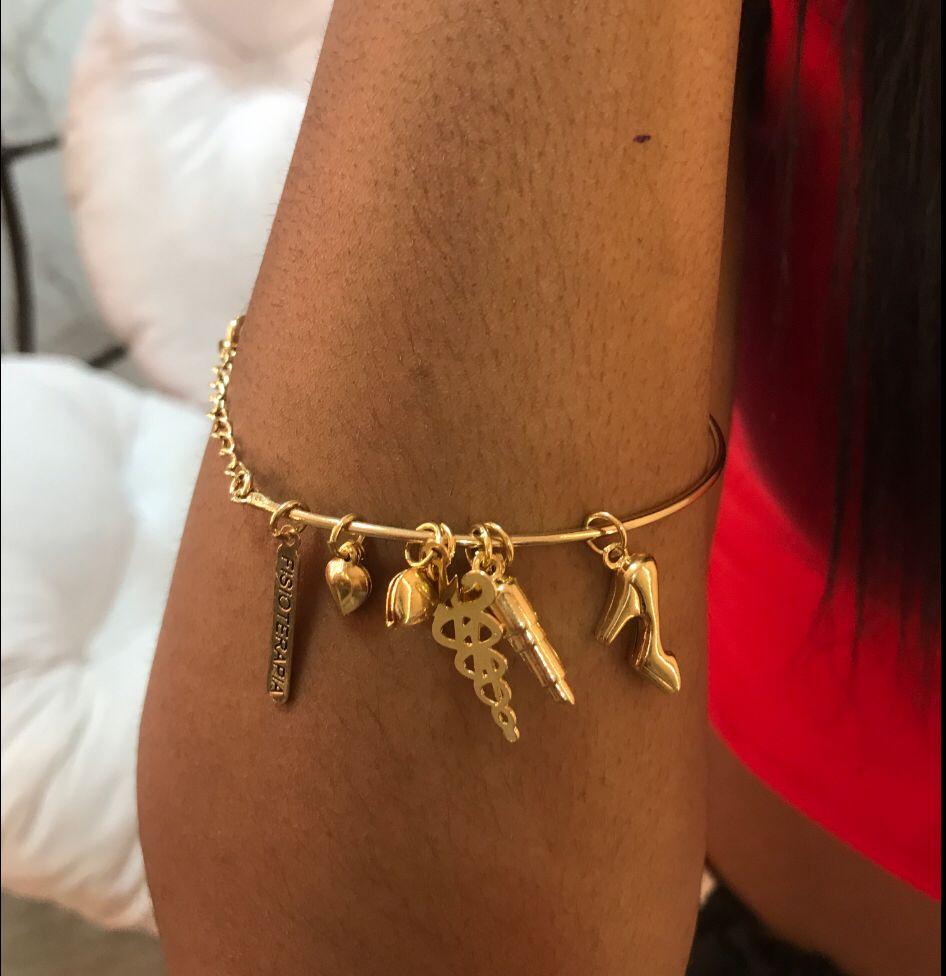 pulseira meia argola, pingentes fisioterapia