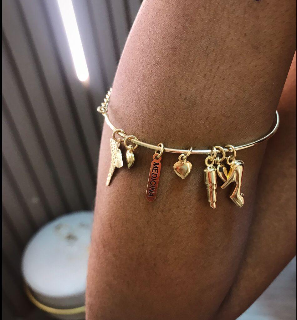 pulseira meia argola, pingentes medicina