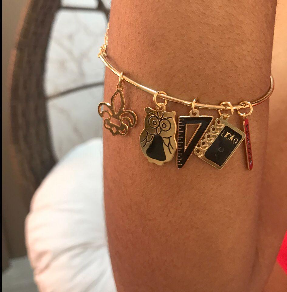 pulseira meia argola, pingentes pedagogia