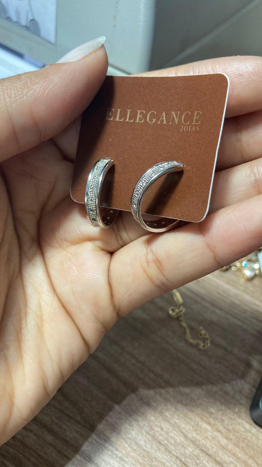 Argola prata com pontos de luz