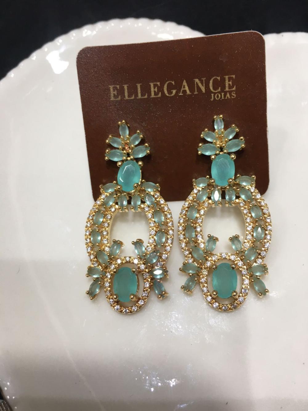 brinco longo circular cristal azul claro