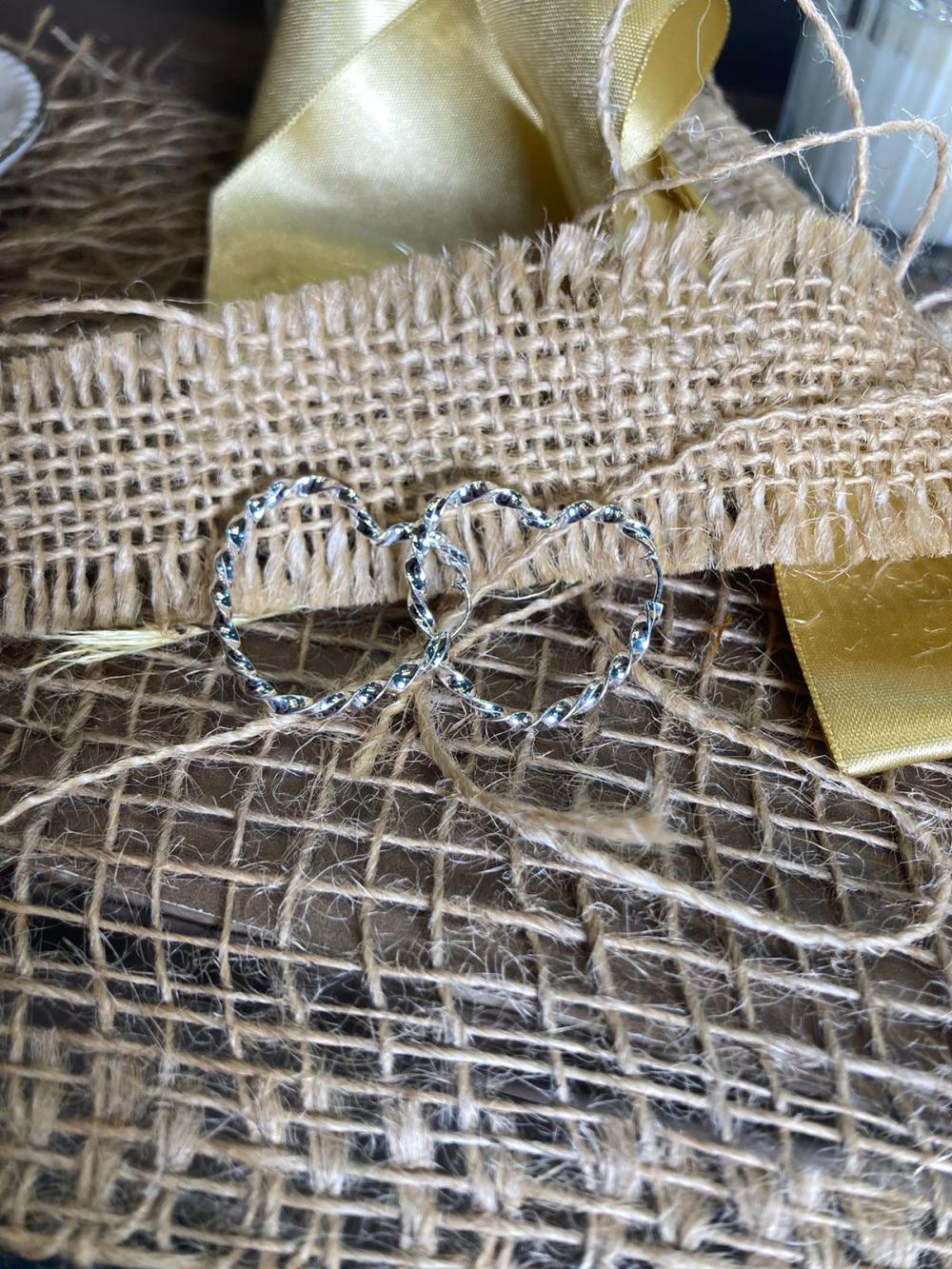 Argola coração torcido