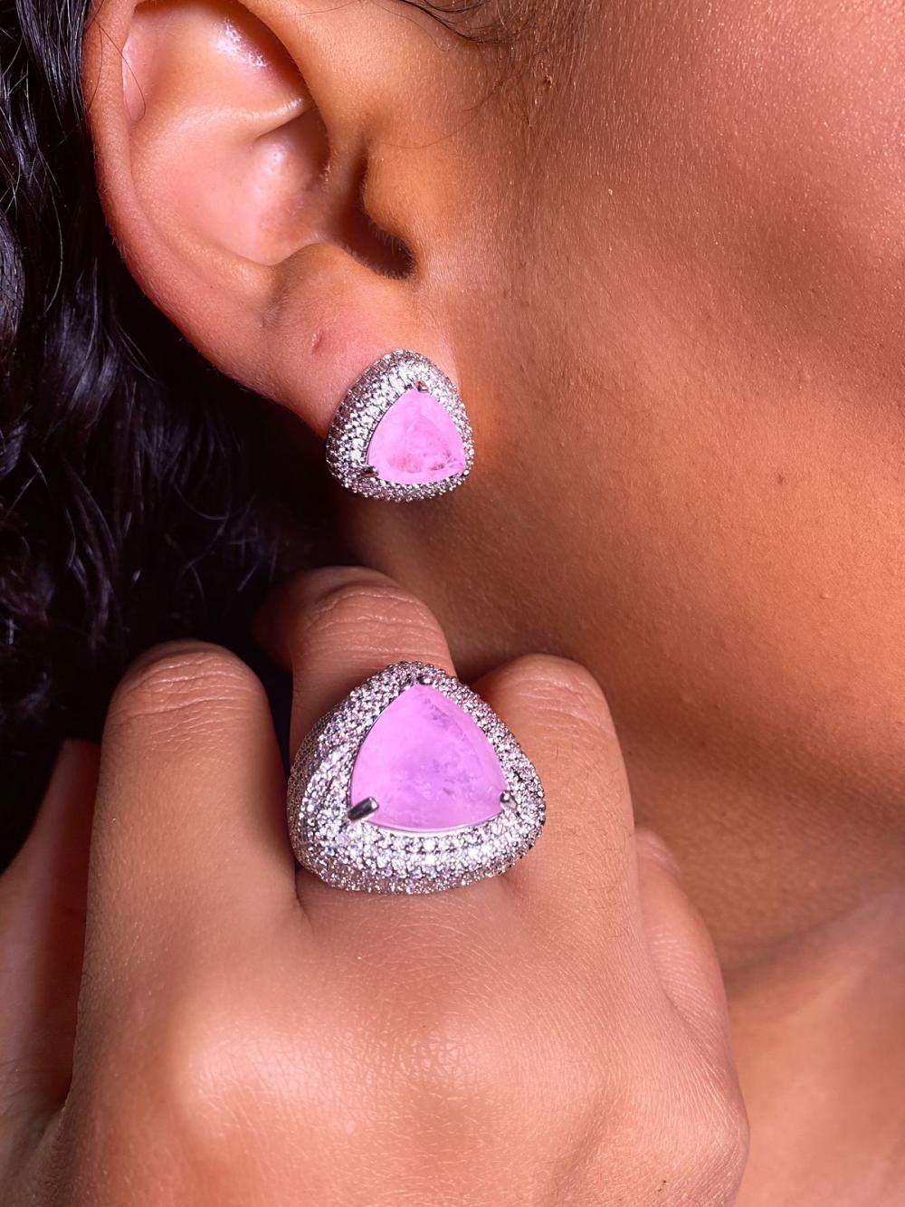 Conjunto triangulo cravejado rosa claro