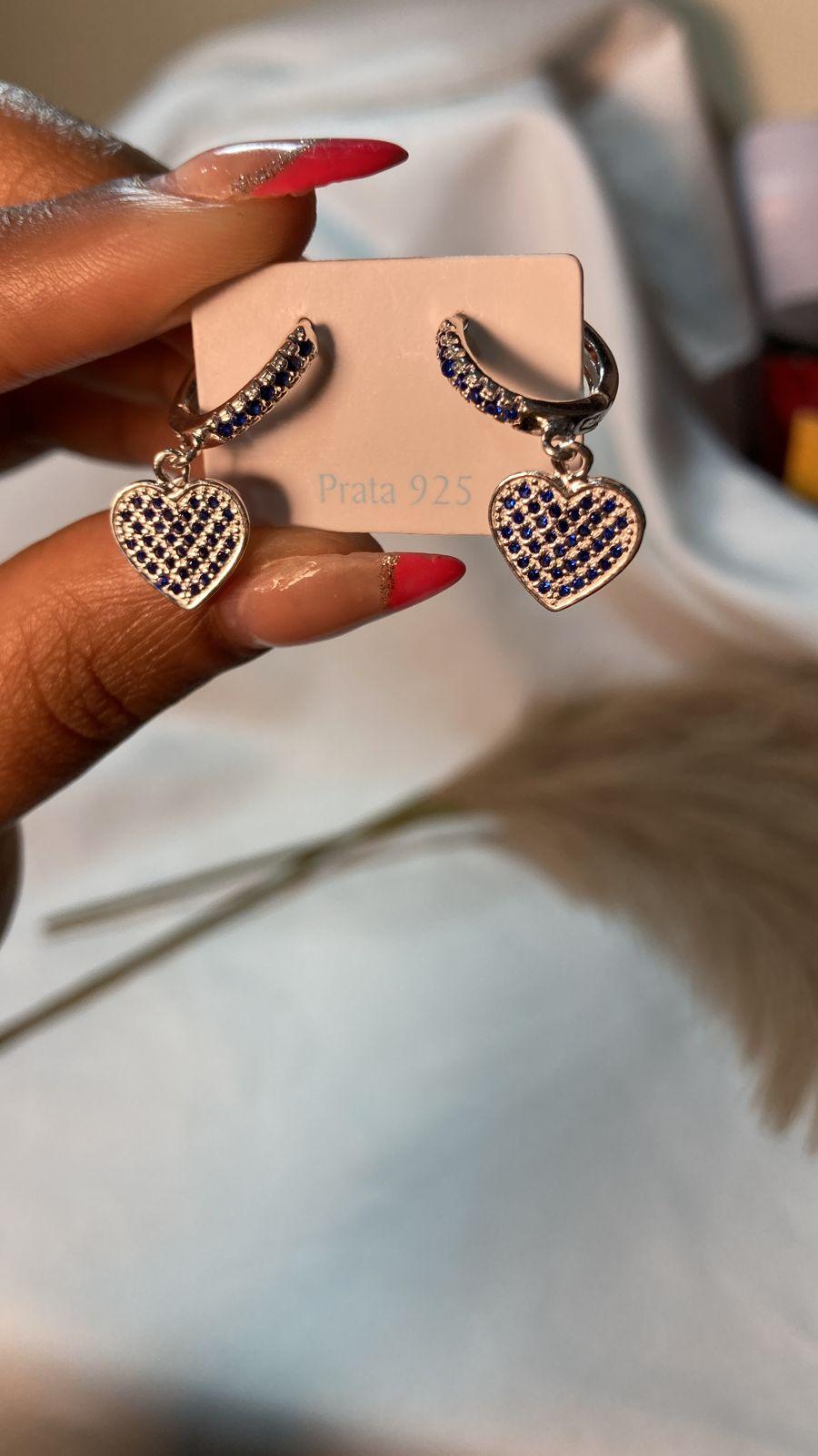Brinco argola coraçao cravejado