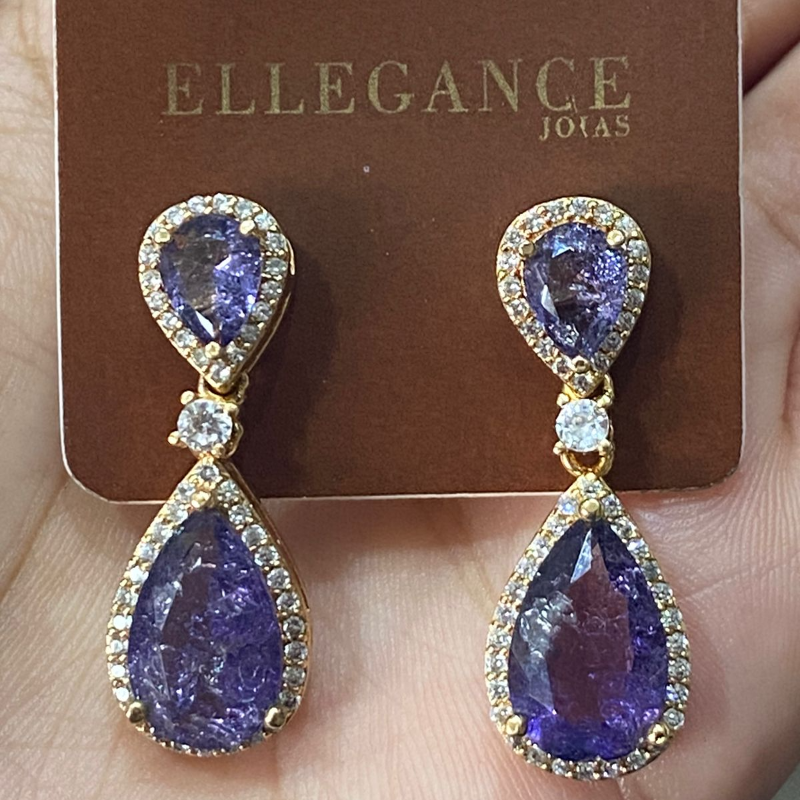 brinco cravejado três garras cristal roxo