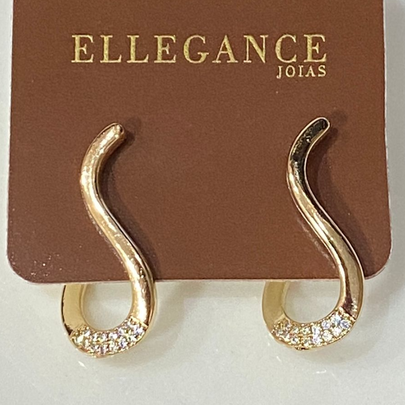 Brinco formato S cravejado