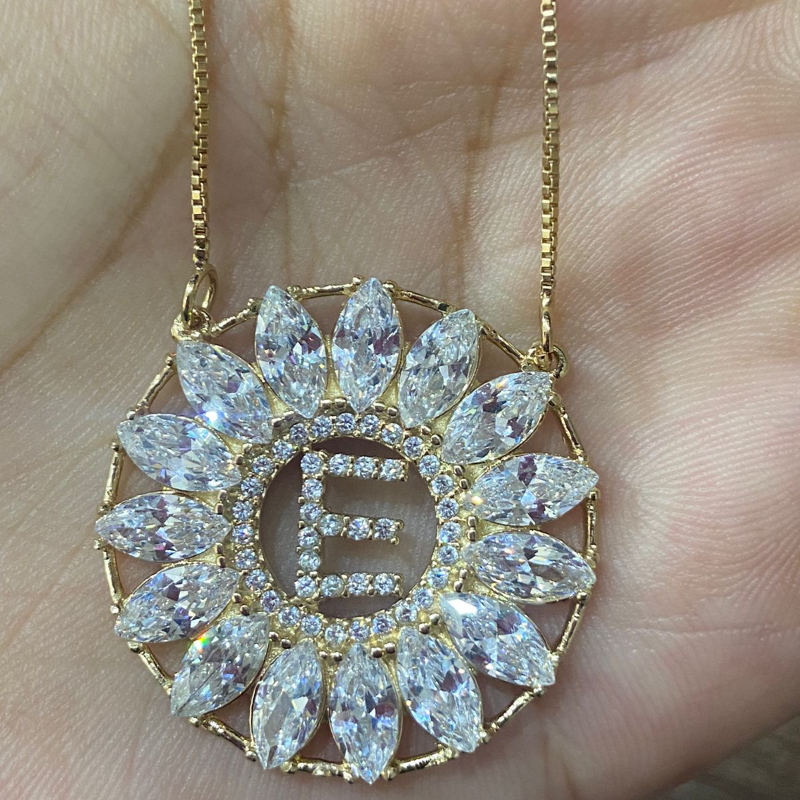 Colare com pedras de zircônia personalizado Letra E