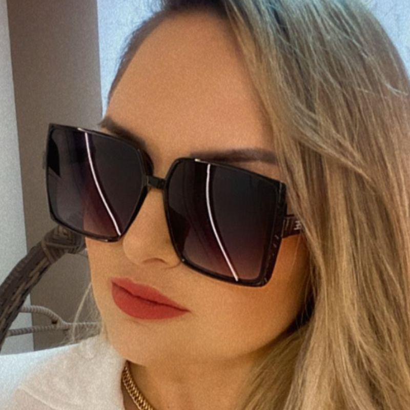 Oculos Marrom Quadrado com Detalhes na Lateral