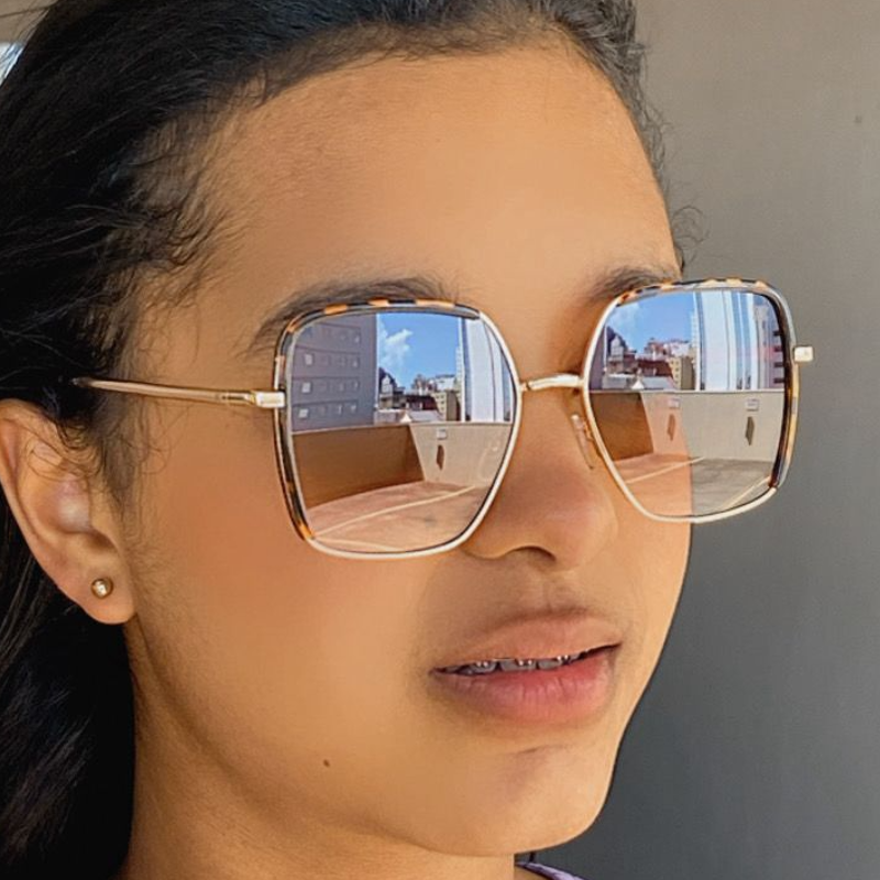 Oculos onça com detalhes Dourados