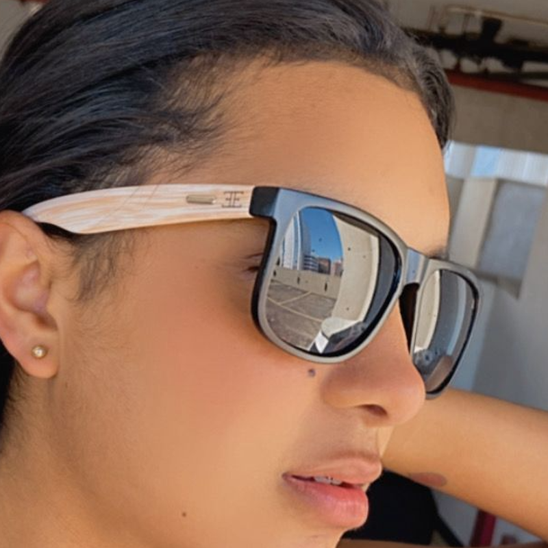 Oculos Preto Hastes Amadeiradas