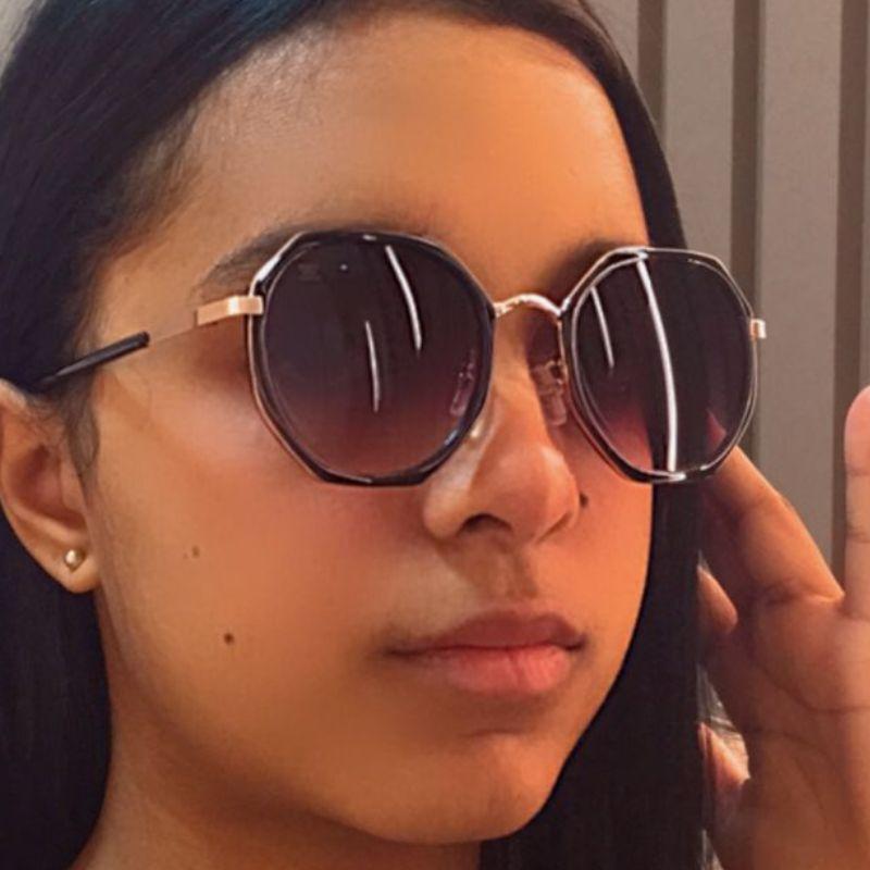 Oculos Redondo Preto detalhes na alça rose