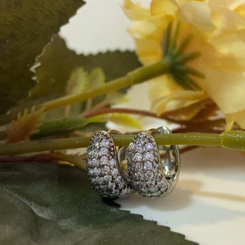 Brinco Argola Click Oval cravejado 5 Fileiras