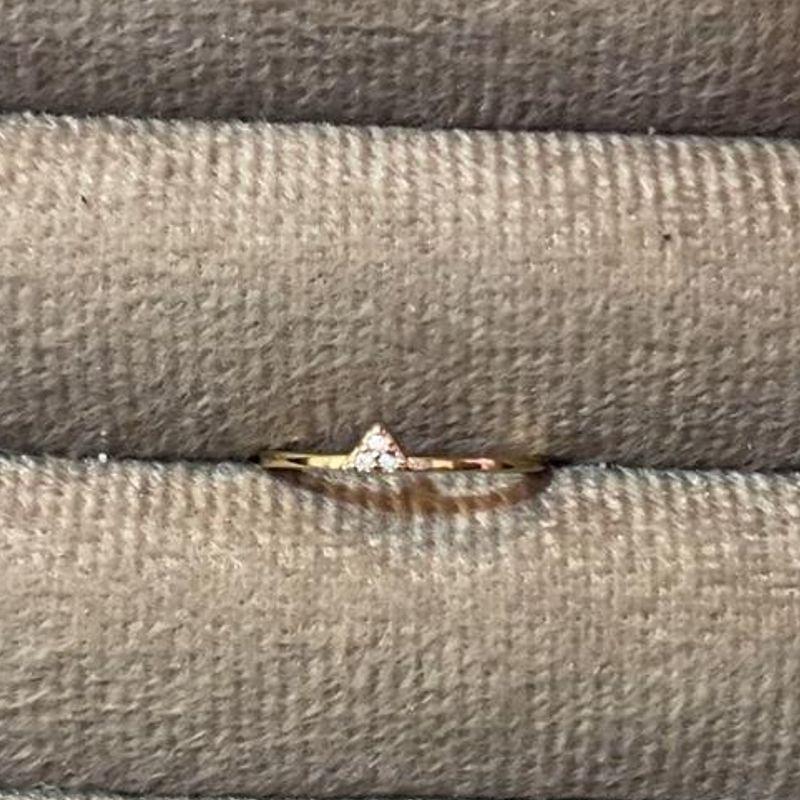 Anel Formato Triangulo com Zirconias