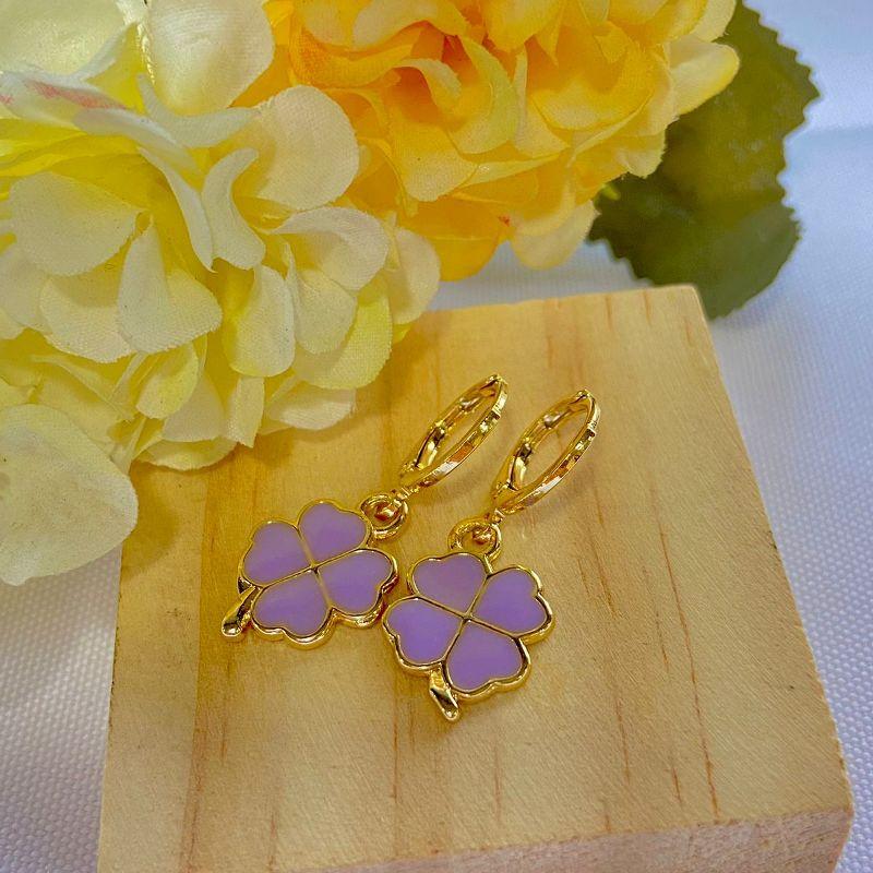 Brinco Argola Click Com Trevo Lilas