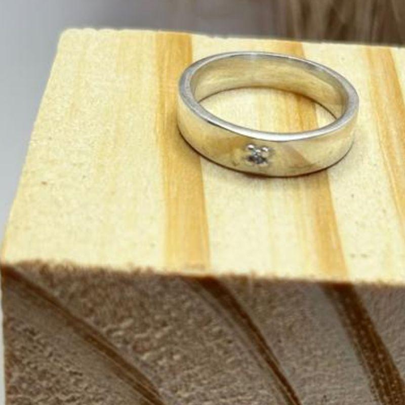 Aliança Prata Grossa Com Ponto de Luz n18