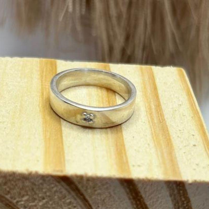 Aliança Prata Grossa Com Ponto de Luz n28