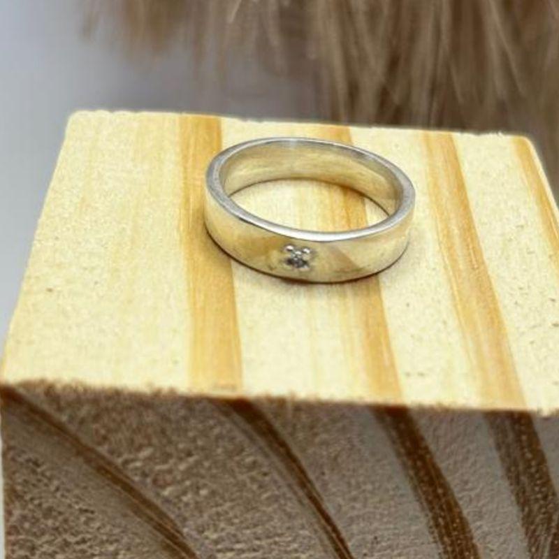 Aliança Prata Grossa Com Ponto de Luz n30