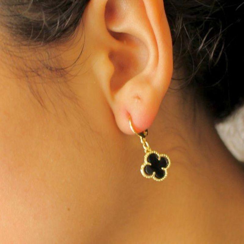 Brinco pingente trevo  virginia