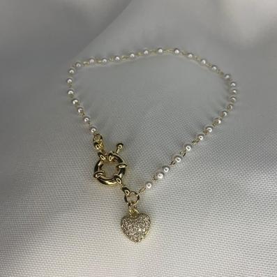 Pulseira Perolas Fecho Boia com Pingente de Coração Cravejado