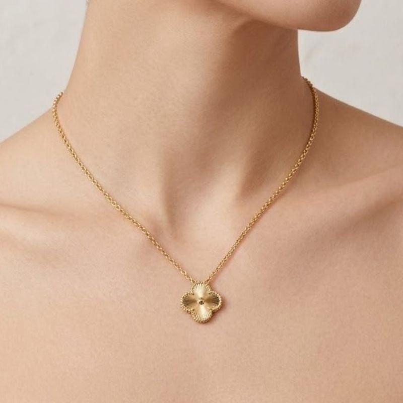 Colar trevo  virginia dourado  elo português com extensor